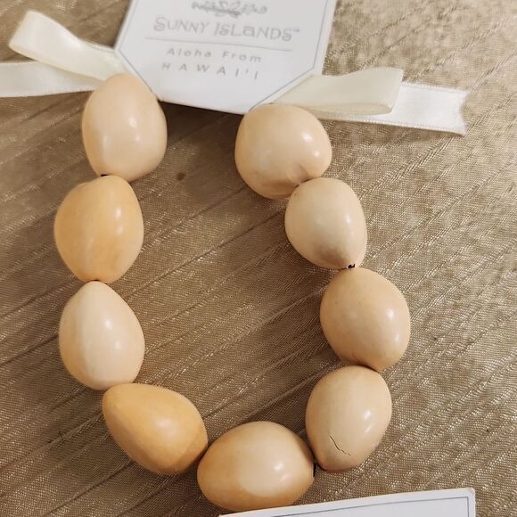 Jeweled Nut of Paradise Kukui Nut Lei and Bracelets - Picture 3 of 5